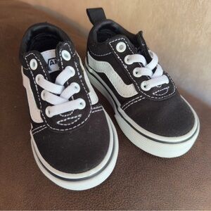 Vans Infant Classic Black and White Sneakers